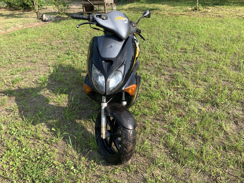 Продам скутер Honda X8R