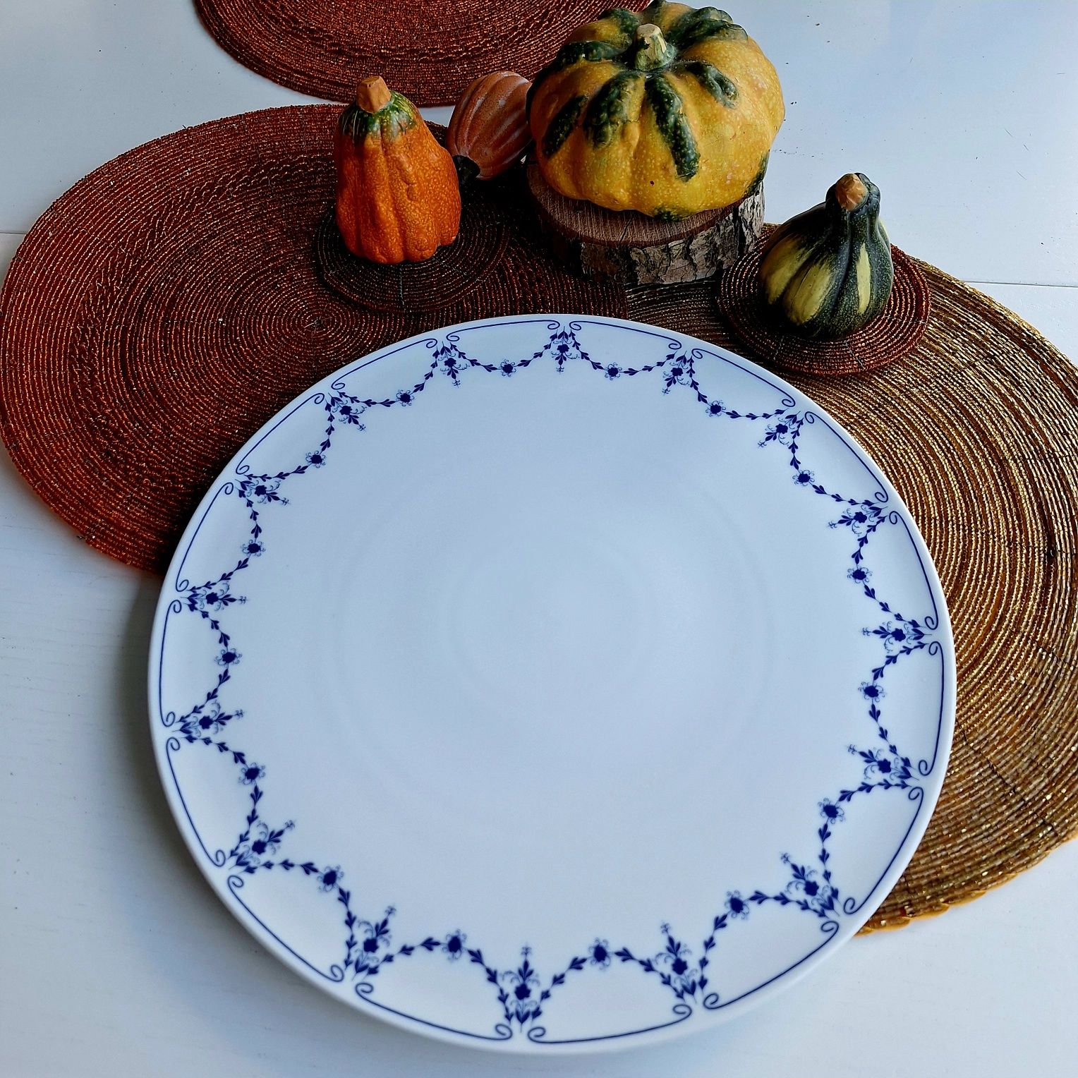 Tortownica, patera na ciasto Arzberg Schumann Bavaria. Biała porcelana