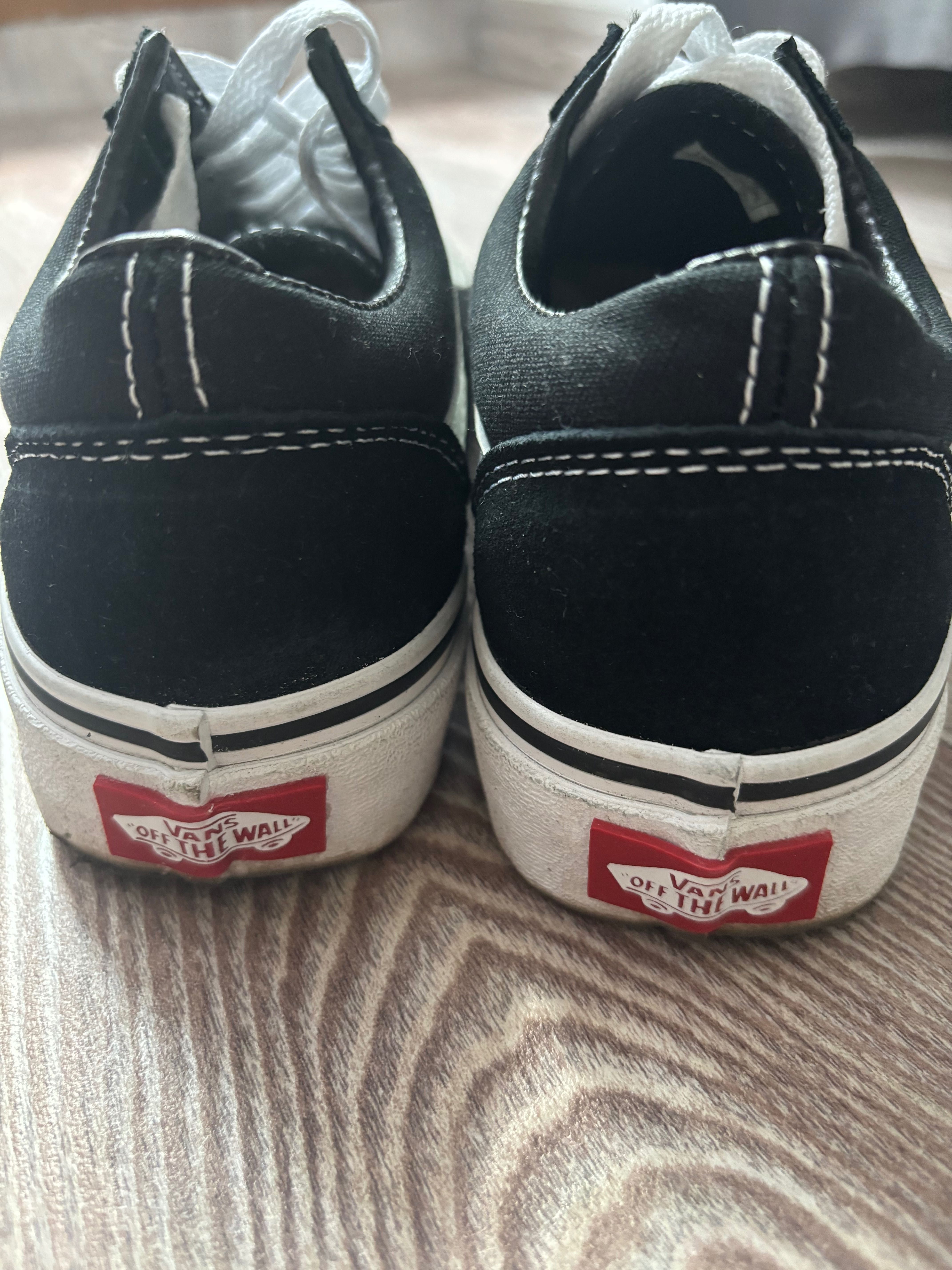 Продаж кросівок Vans