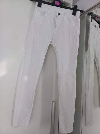 Białe spodnie z przetarciami XS/152