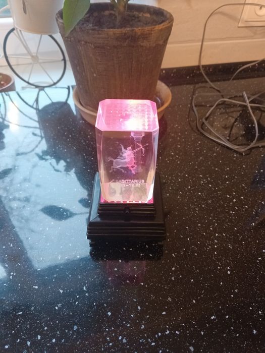 Кришталевий сувенір із 3D-зображенням знака зодіаку