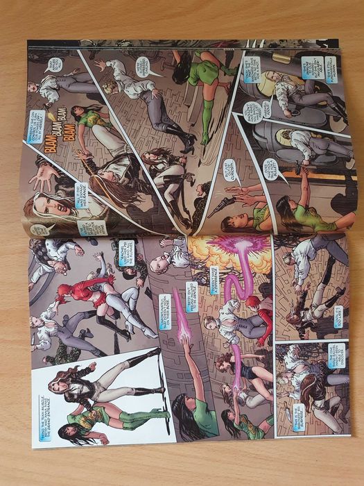 Comic banda desenhada usado X-Woman, por Milo Manara
Muito bom