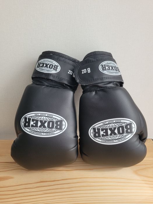 Боксерські рукавички 8 оz шкірвініл, чорні BOXER
