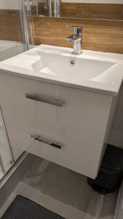 Zestaw umywalka z szafką i bateria