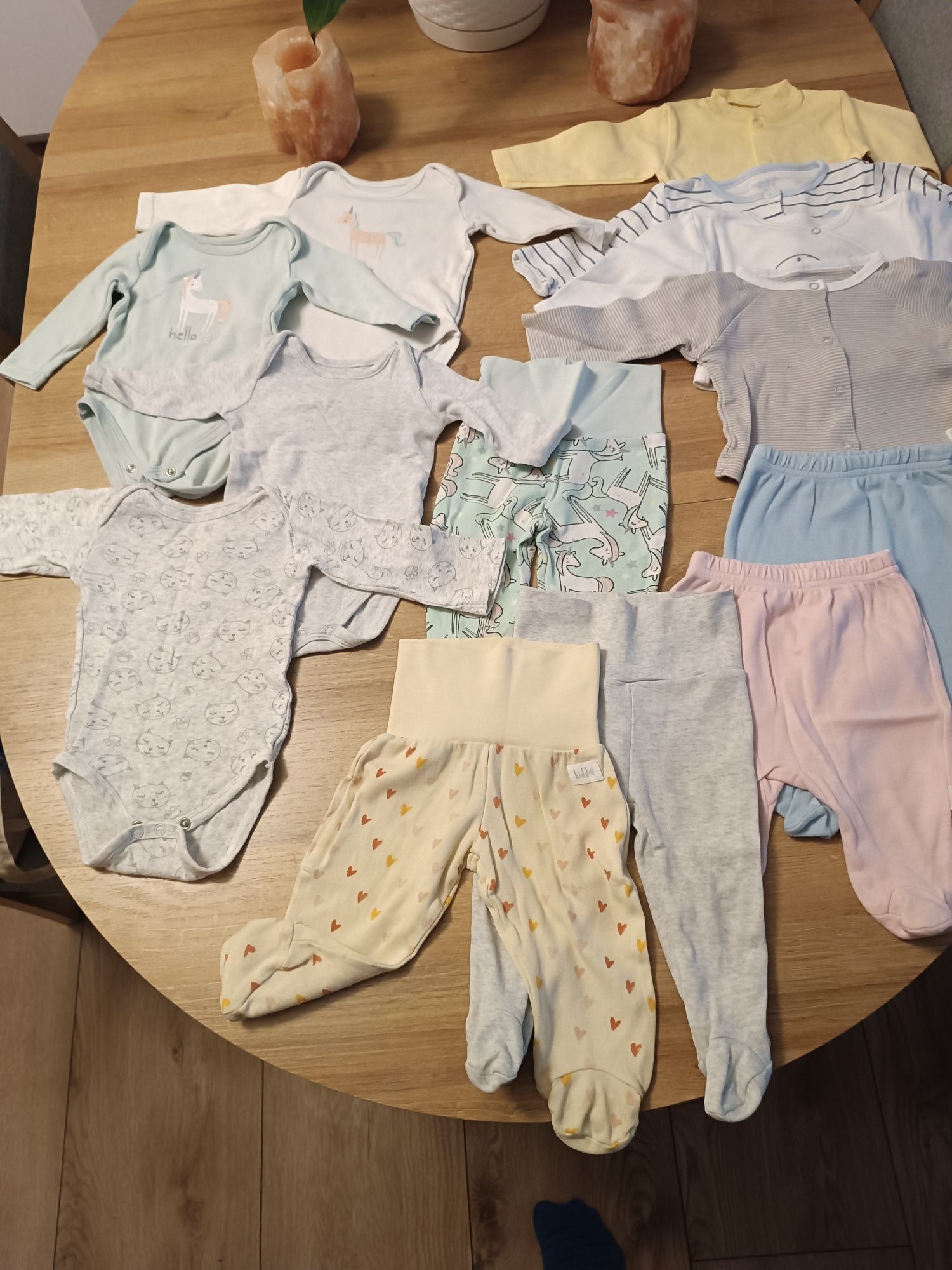 Ubranka dla dziewczynki Rozmiar 62 nowe i używane 25szt