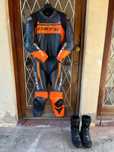 Fato e botas Dainese