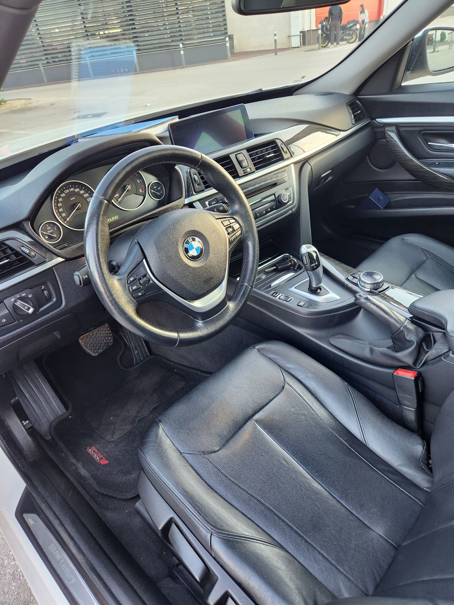 BMW 318 GT 2013 Luxury