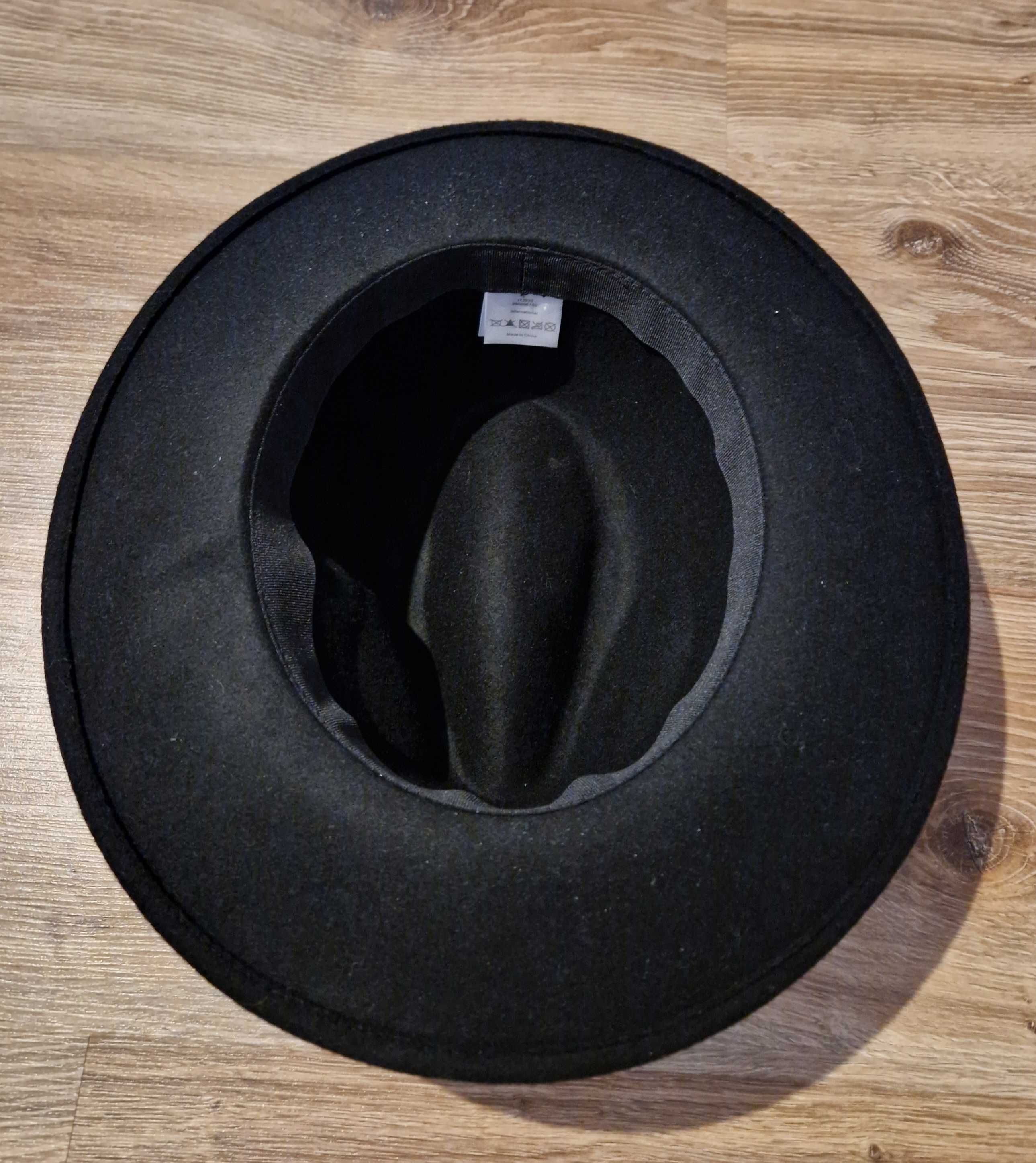 Czarny kapelusz Orsay
