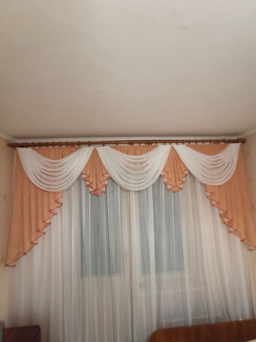 Ламбрекен на вікно