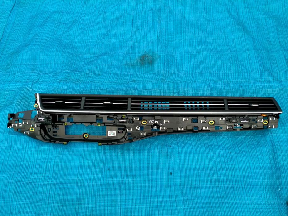 Audi SQ7 Q7 4M / Kratka Nawiewu Środkowa / ORYGINAŁ