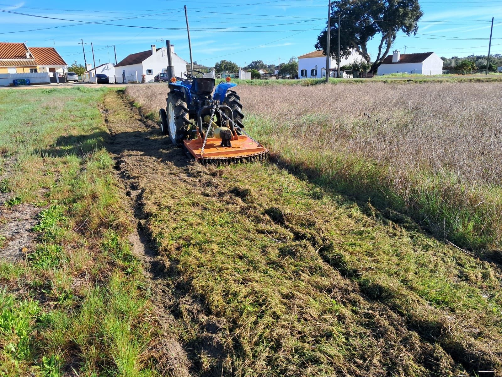 Trator 4cilindros Com corta mato e caixa