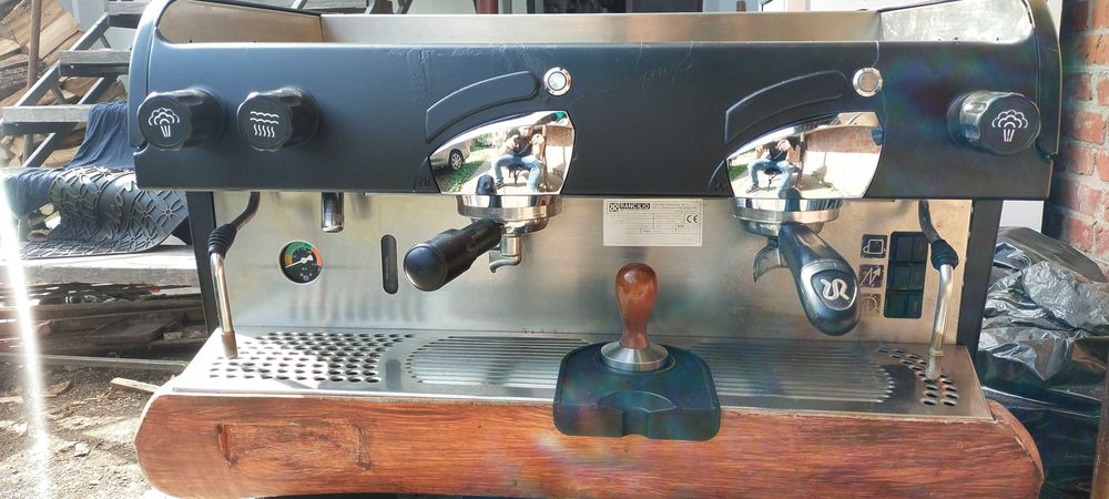 Кавомашина професійна двохпостова, в комплекті з кавомолкою