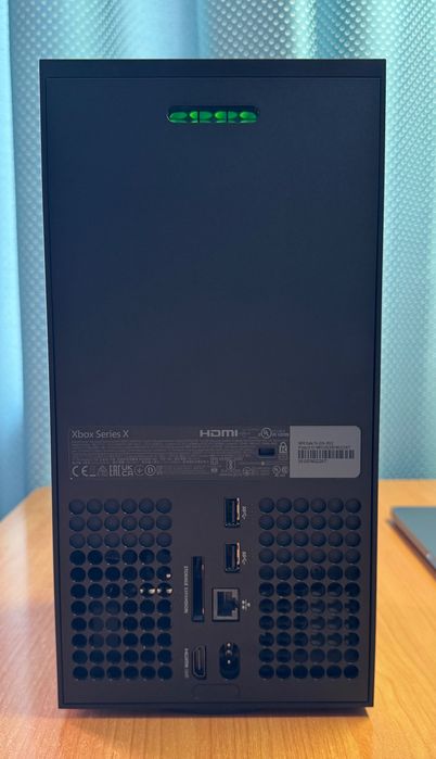 Xbox Series X 1TB + 2 джойстика