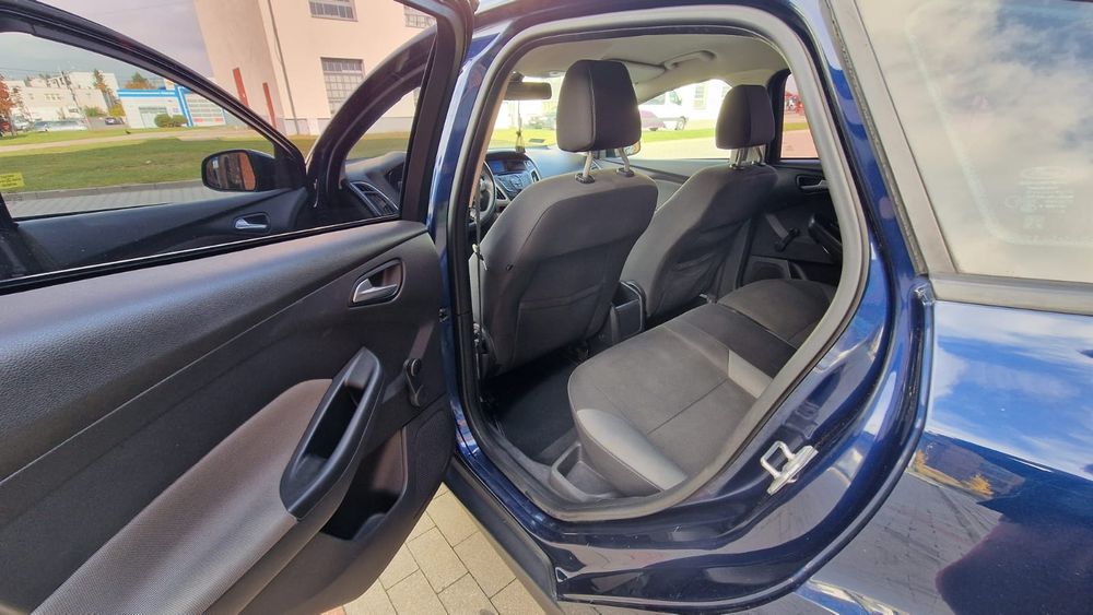 Ford Focus 1.6 Benzyna  2012 rok