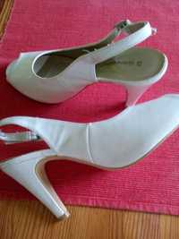 Buty lekko kremowe roz.37