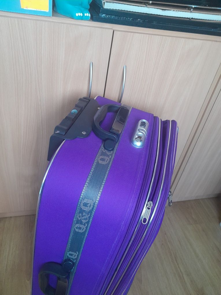 Walizka podróżna na kółkach duża