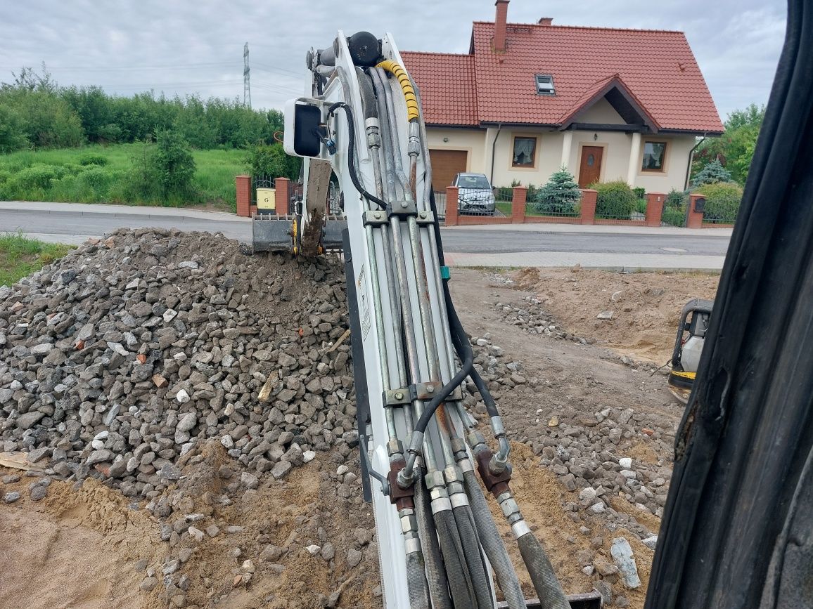 Gruz kruszony ceglano betonowy, przekrusz, utwardzenie drogi, podbudow