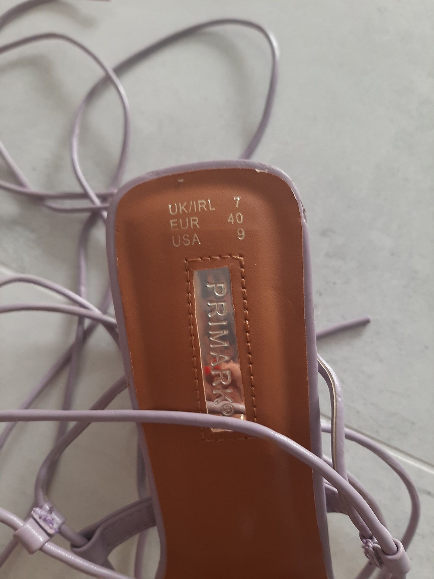 Sandałki wiązane na niskim obcasie Primark 40