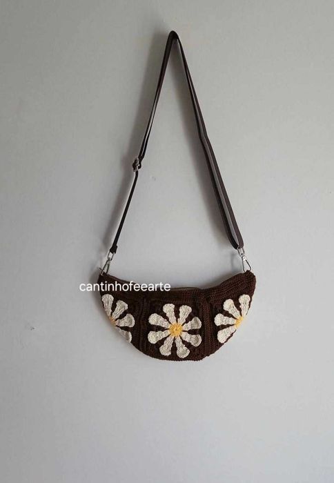 Bolsa em crochet á mão
