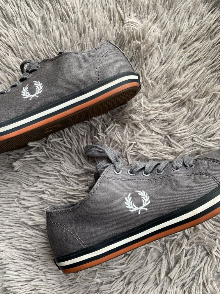 Классические кроссовки, кеды FRED PERRY,