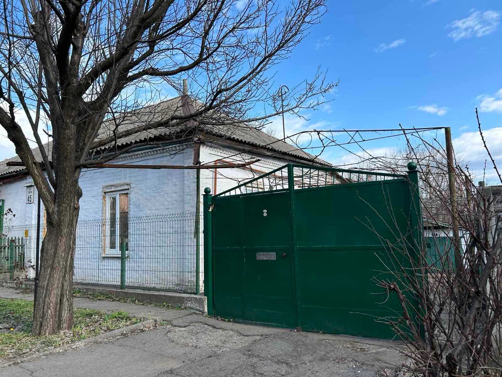 Продам 1/2 домовладения - ул. Станичная-р-н Гагарина, въезд и гараж!