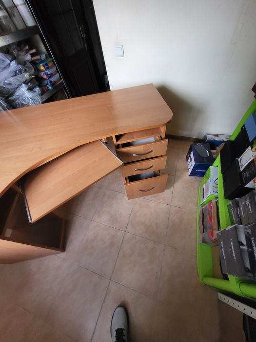 Стіл компьютерний.