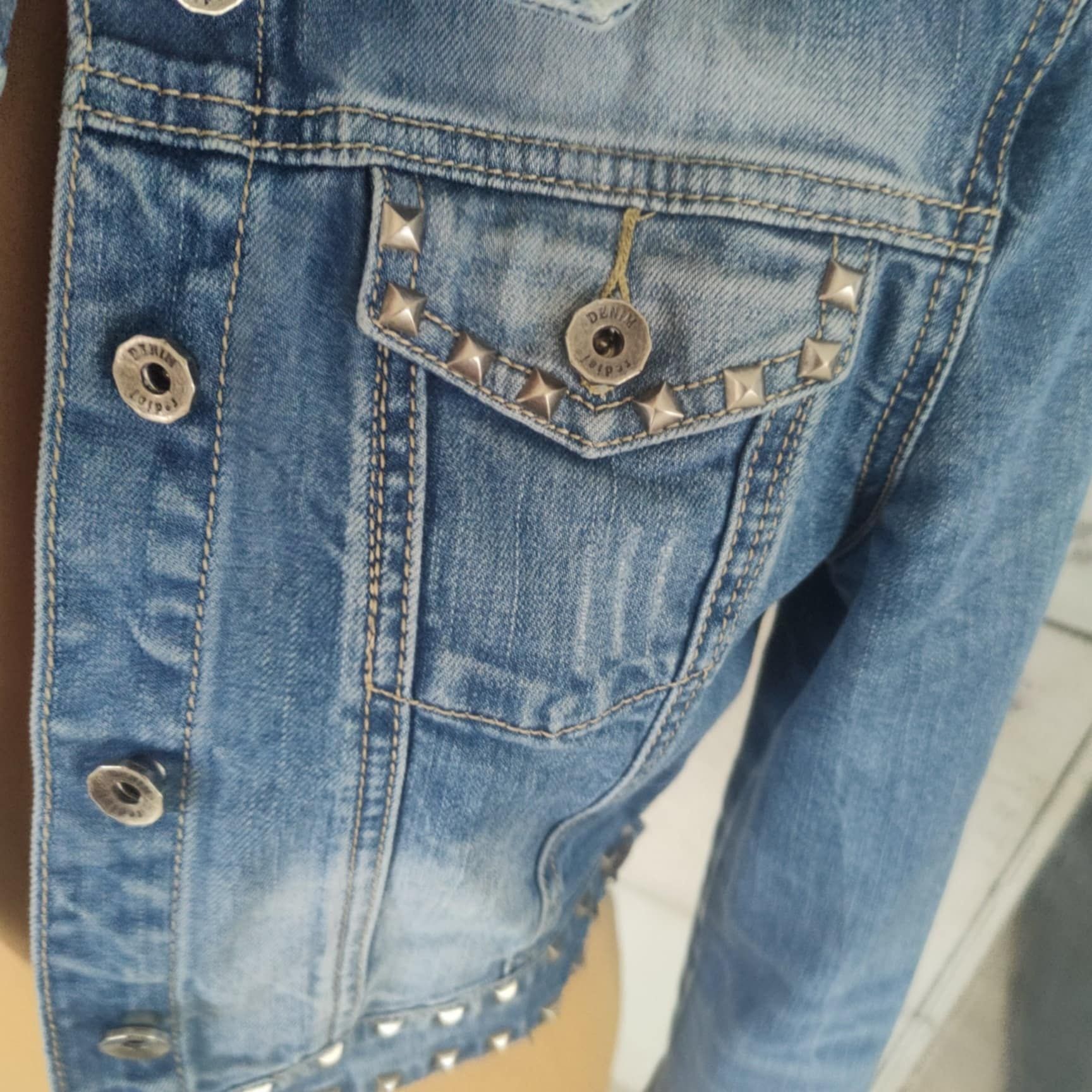 Jeansowa krótka katana bluza kurtka S 36 z ćwiekami