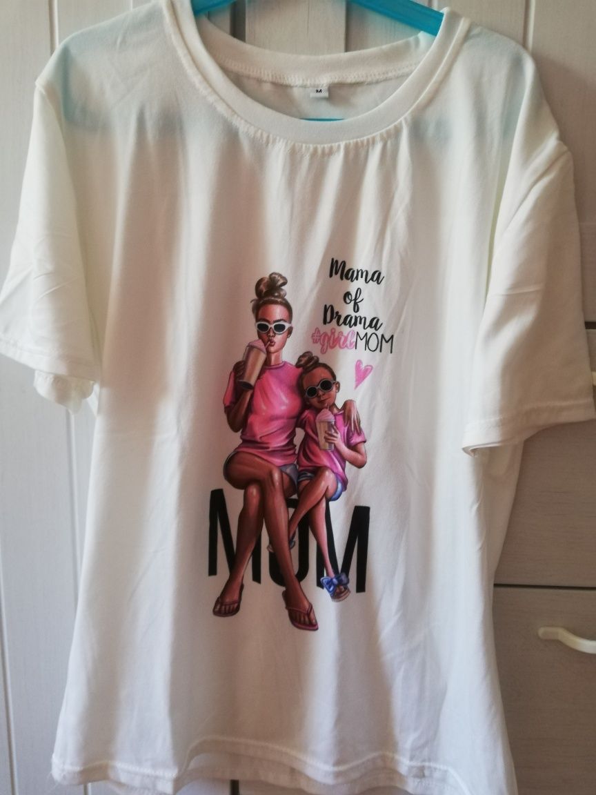 Duas t-shirts mãe e filha M cada 5eur