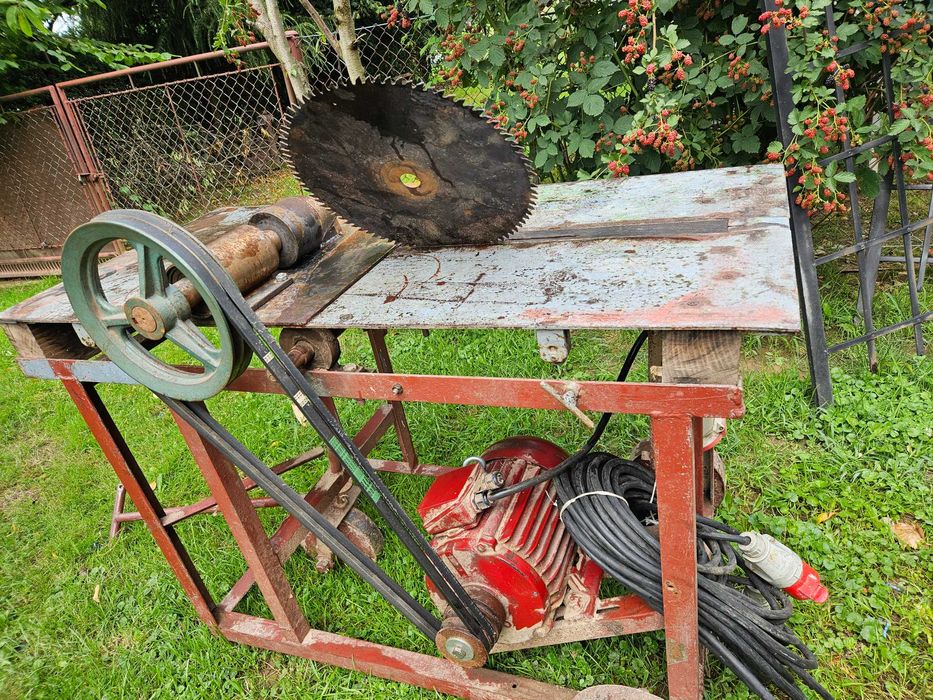 Sprzedam cyrkularkę z łuparką świdrową