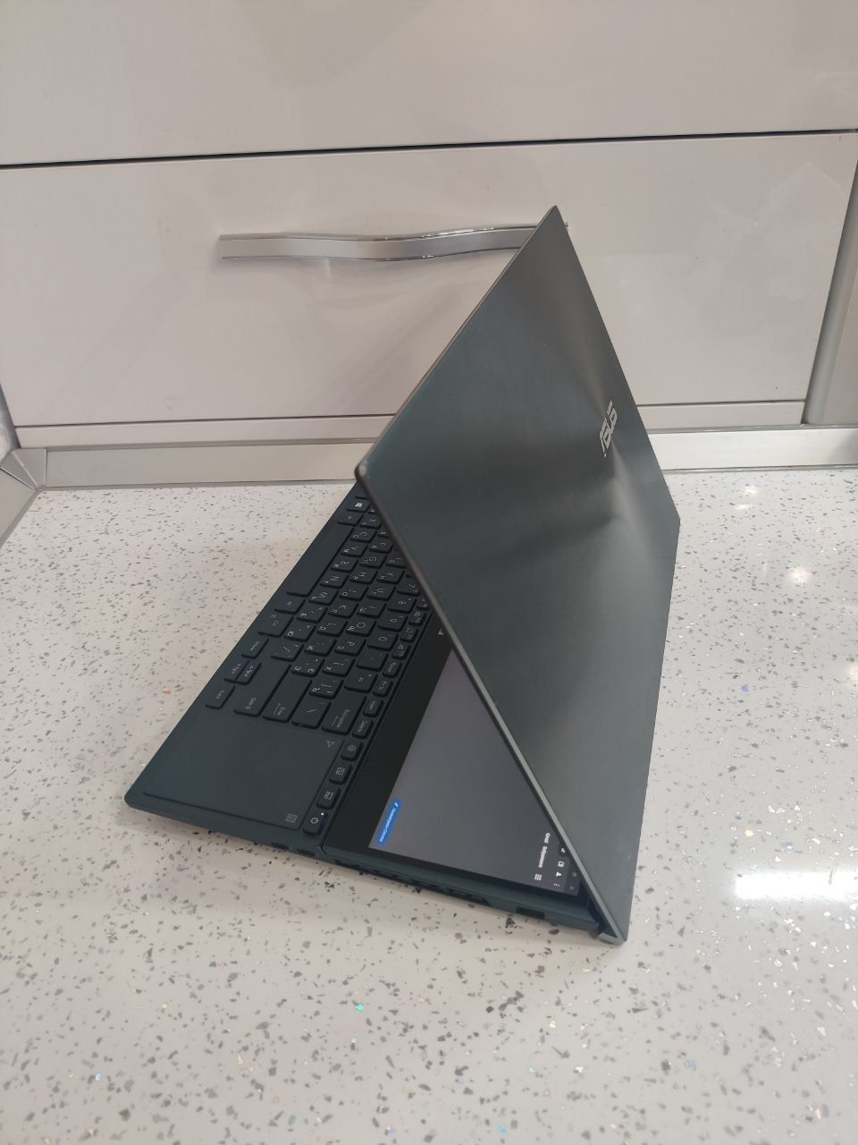 Asus ZenBook pro duo 15 ux582 i7, geforse 3070 ,1tb ssd
