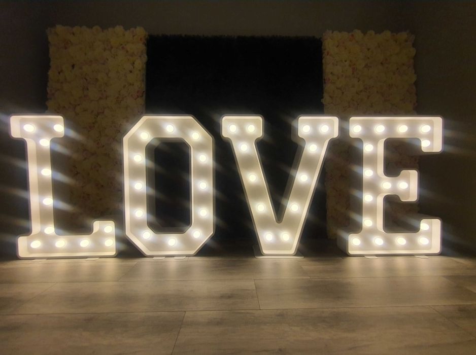 Sprzedam nowy napis LOVE 120cm RGB na pilota