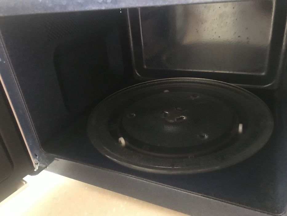 мікрохвильова піч +гриль Samsung