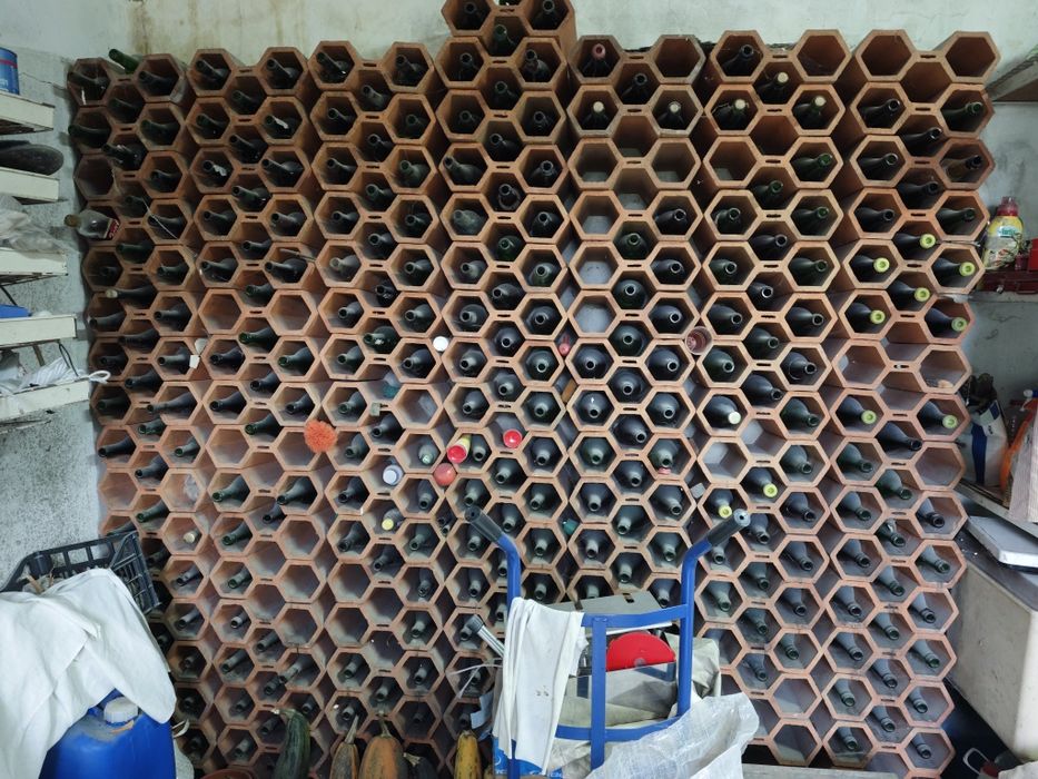 Conjunto Garrafeira Tijolo Colmeia
