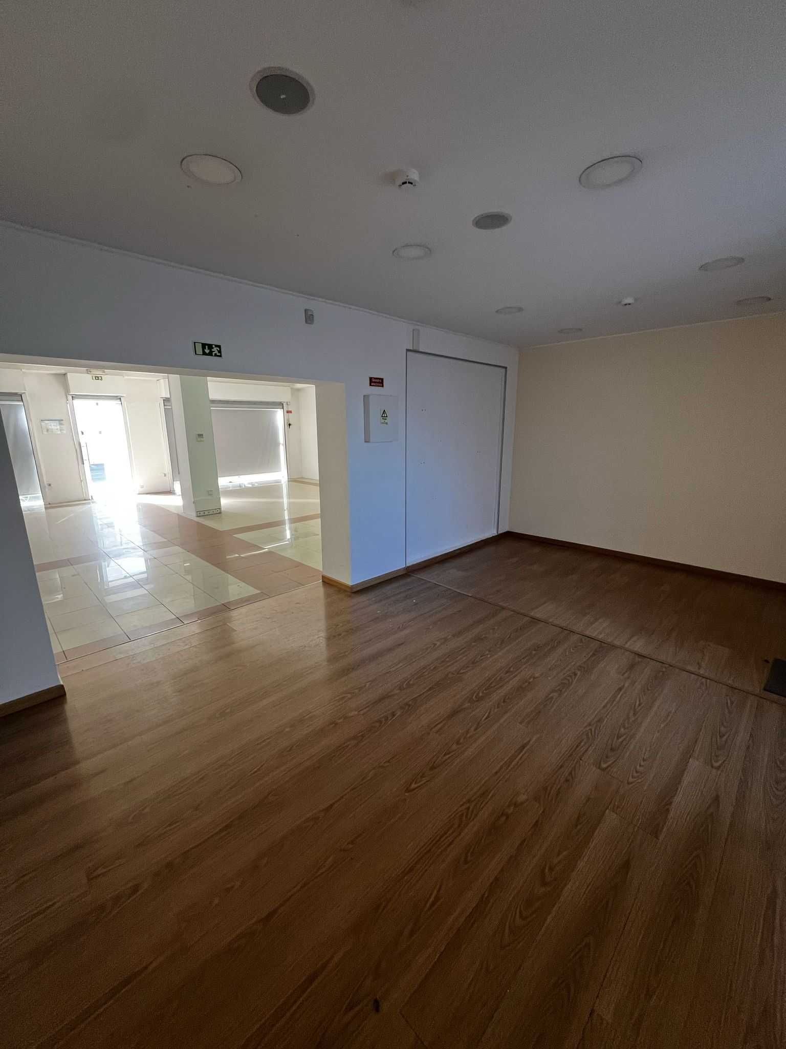 Loja com 255 m2 para alugar no centro de Aljustrel
