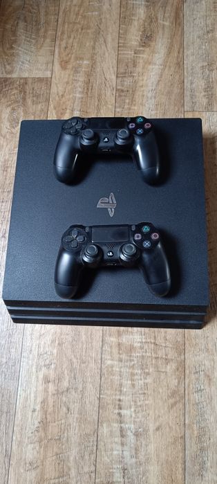 Sprzedam konsolę PS4 pro 1tb.