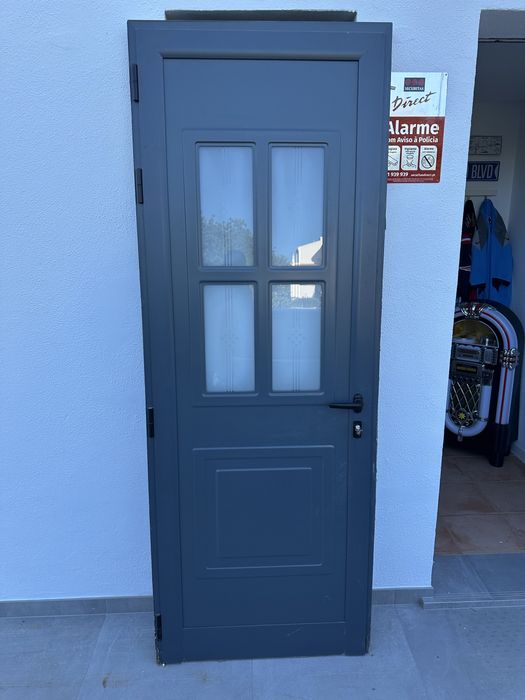 Portas de entrada em aluminio