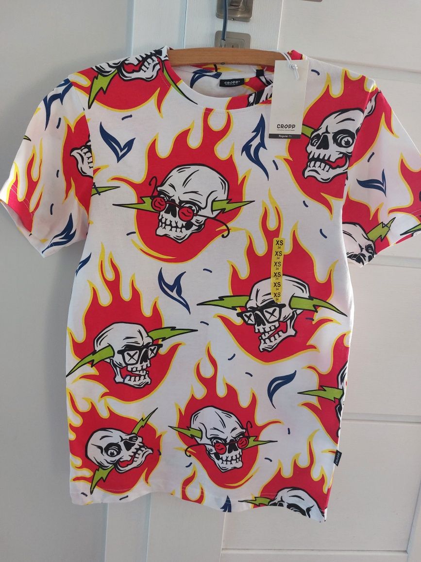 T-shirt Cropp koszulka w czaszki