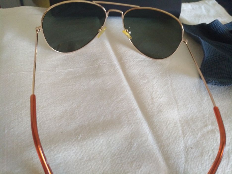 óculos de sol tipo ray ban ( 2 pares)