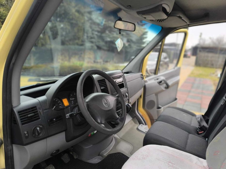 Podnośnik koszowy zwyżka 21 m, montowana na pojeździe Mercedes Benz