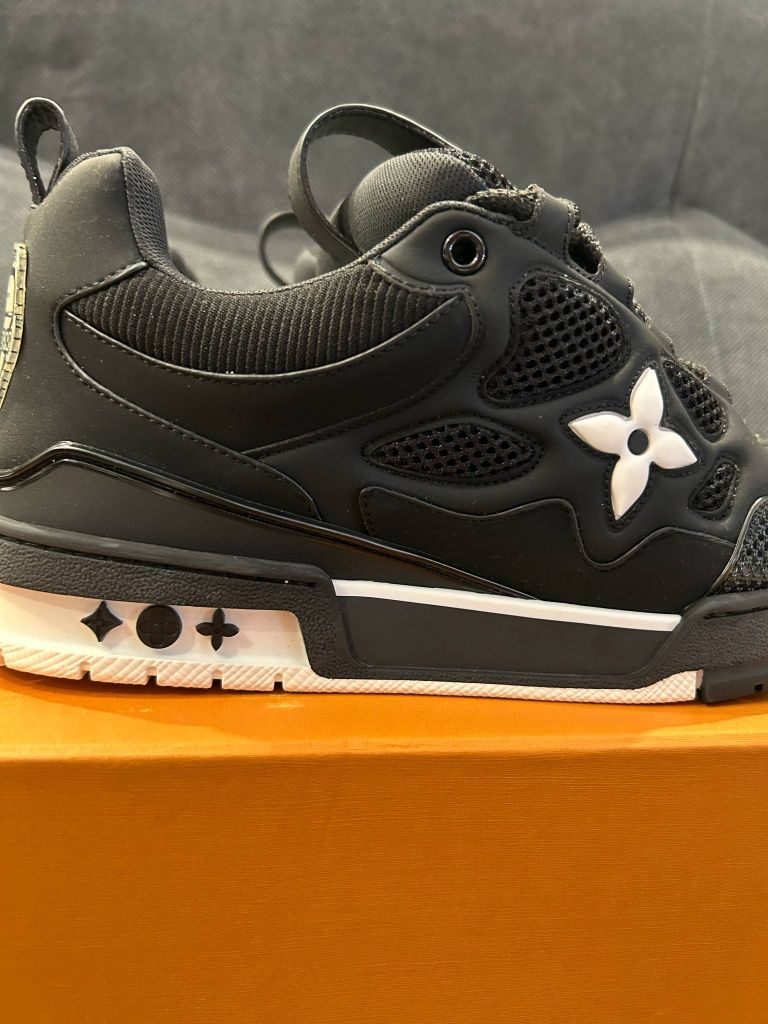 Lv skate koloru czarnego