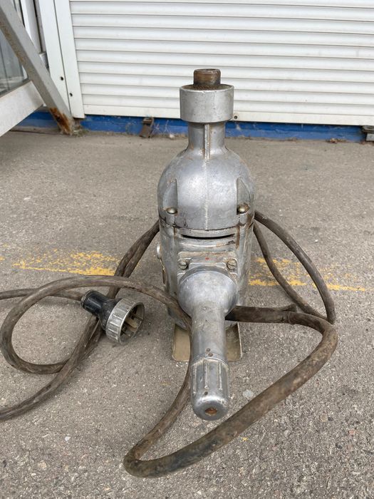 Низкооборотистая дрель СССР ИЭ-1015 Электросверлилка