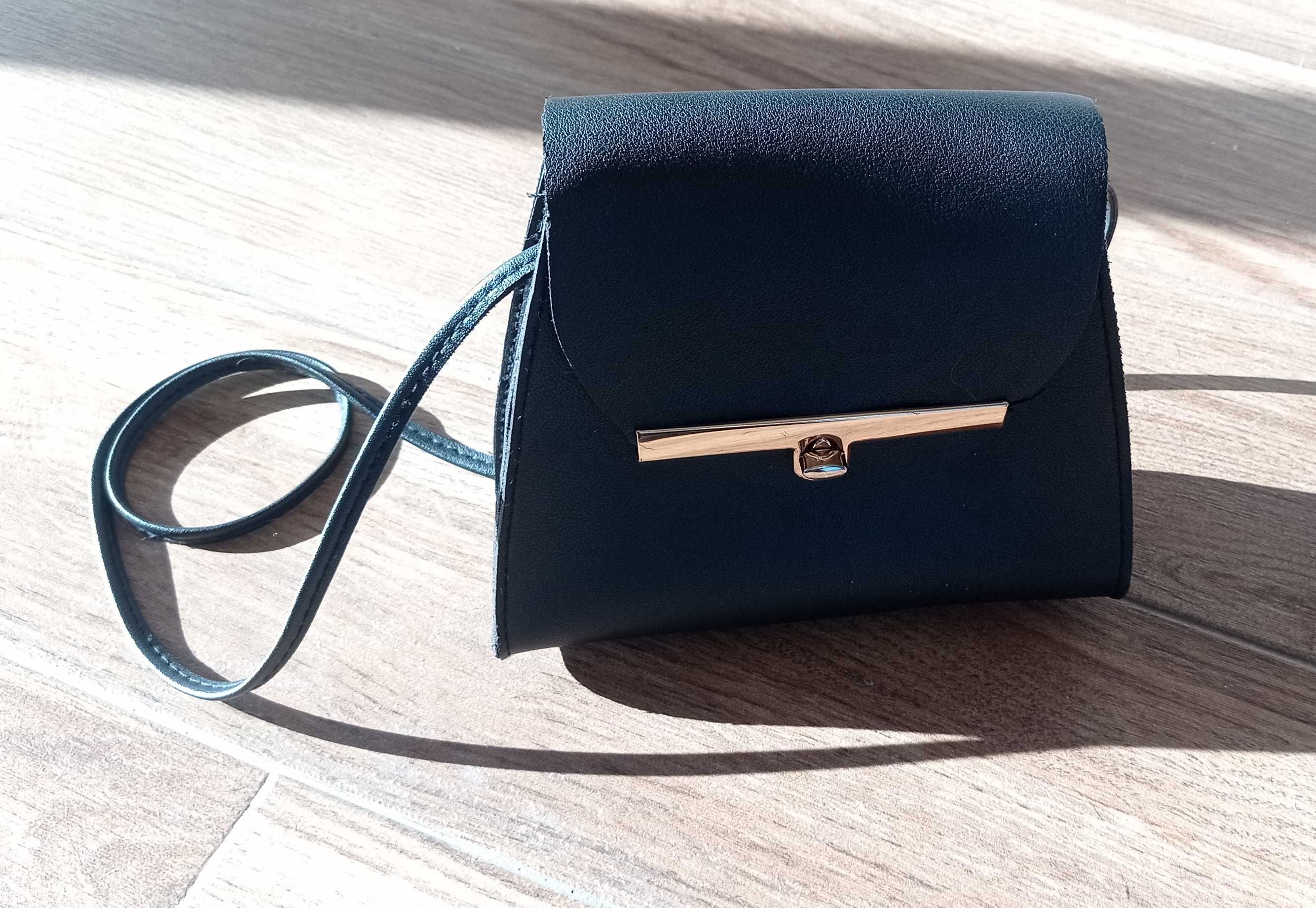 Mala de Senhora Elegante com Alça e Fecho Dourado
