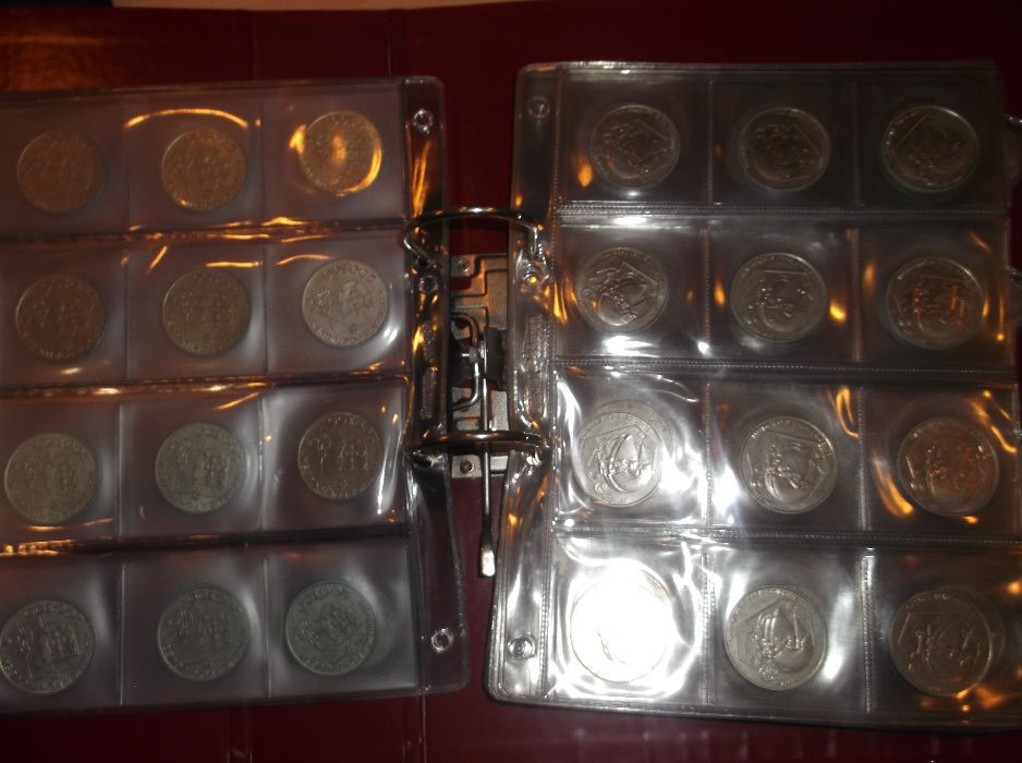 Moedas de escudo em capa