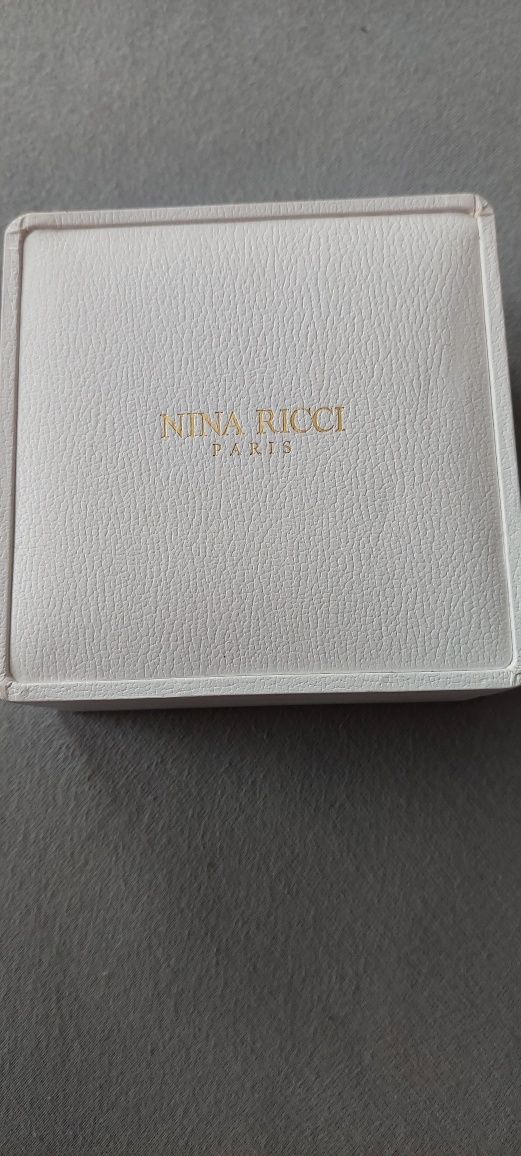 Pozłacany zegarek Nina Ricci, model na foto