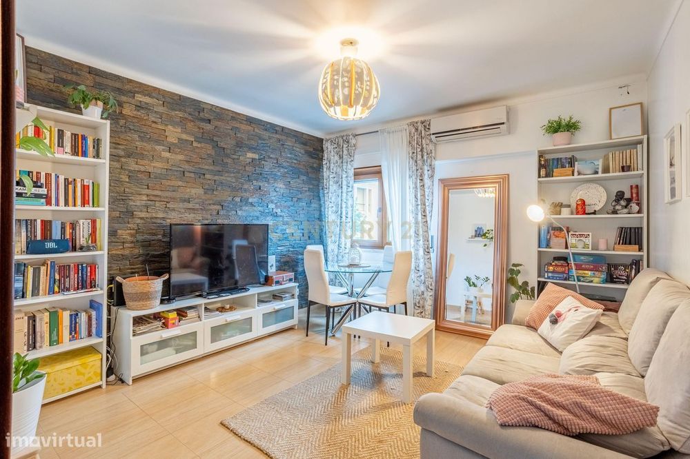 Apartamento T2 remodelado em Frielas