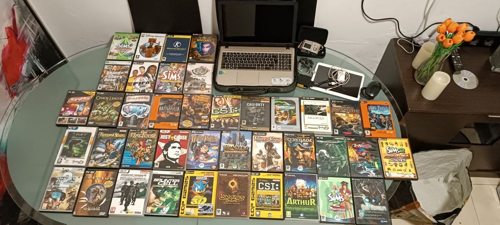Portátil com jogos e filmes