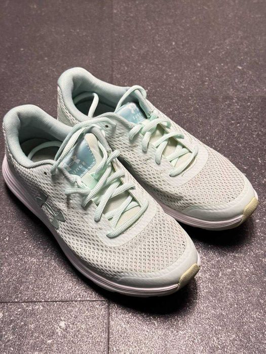 Жіночі кросівки Under Armour