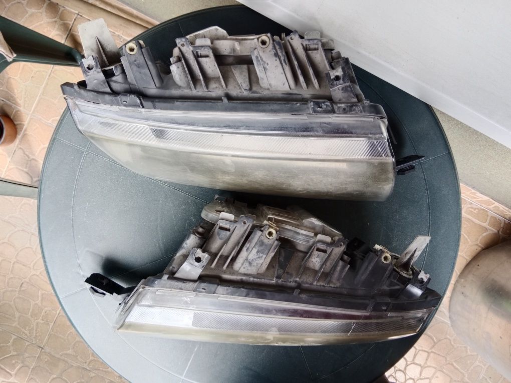 Lampa prawa przód Reflektor Hella Skoda Fabia 1