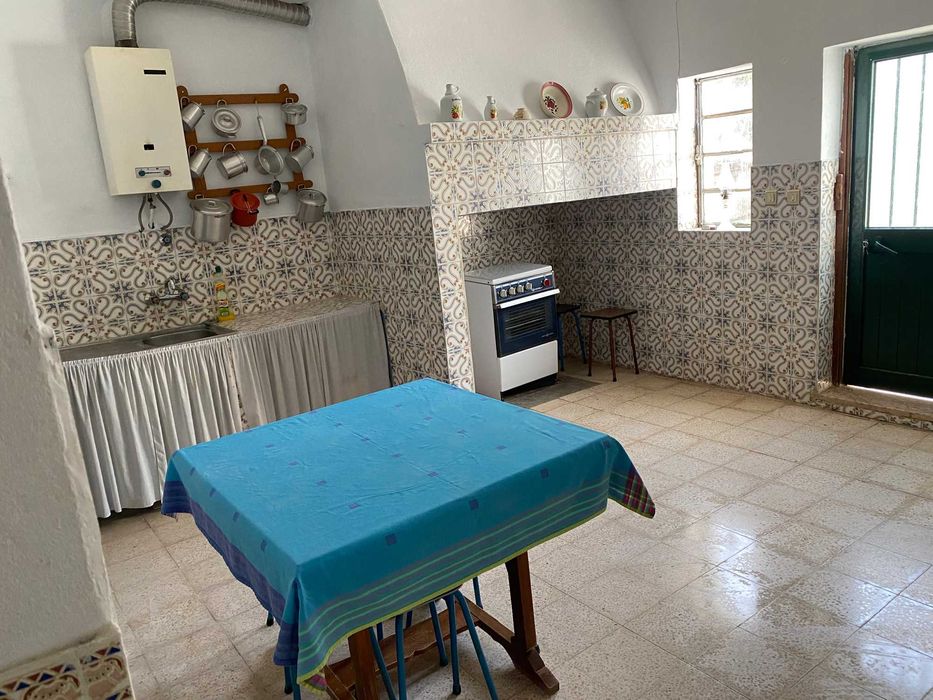 Vende-se Moradia com quintal e poço