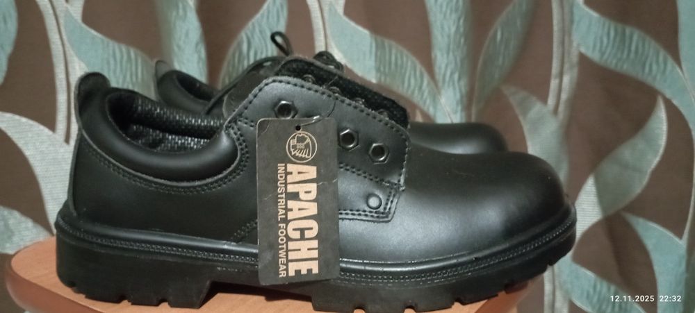 Чоловічі ботинки демісезон нові.